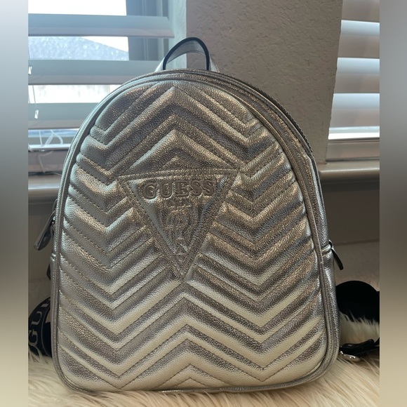 GUESS ZANA Sliver Backpack - Picture 4 of 9